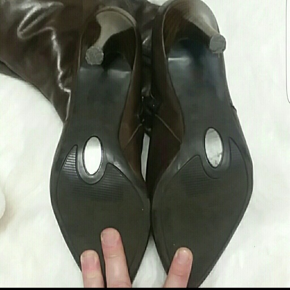 Beautiful brown boots - Picture 3 of 3